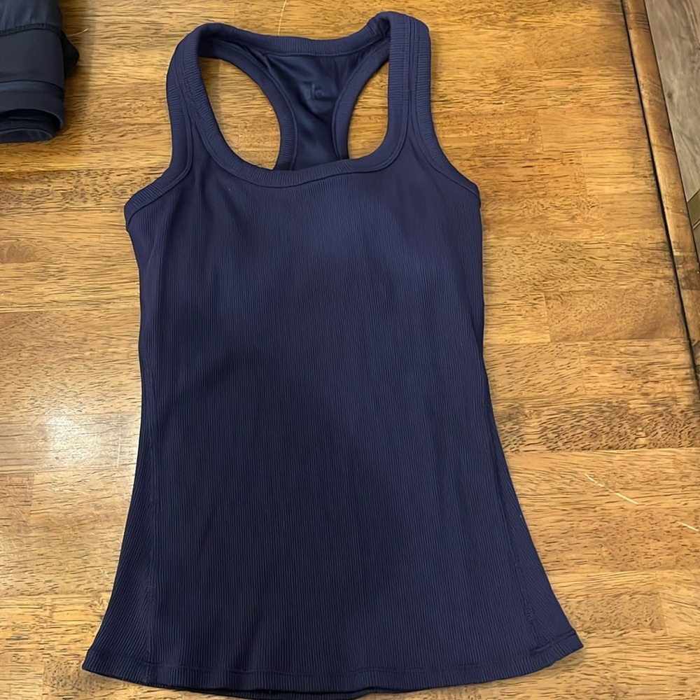 Navy alo tank size xs EUC